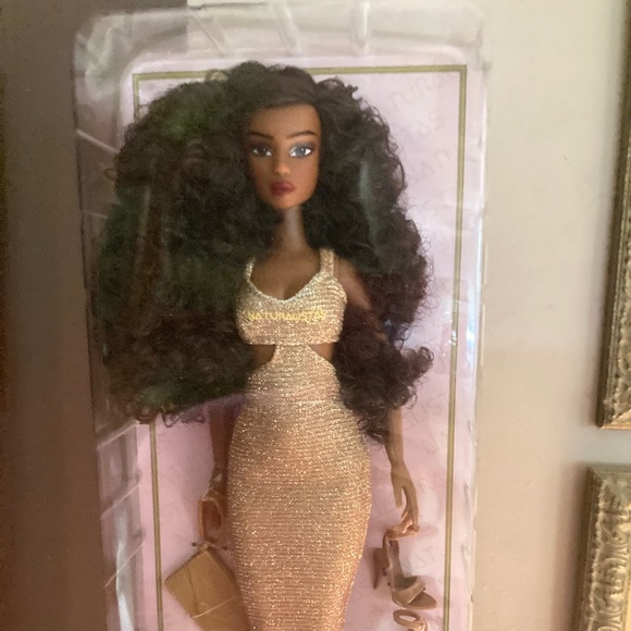 Naturalistas doll - Picture 2 of 2